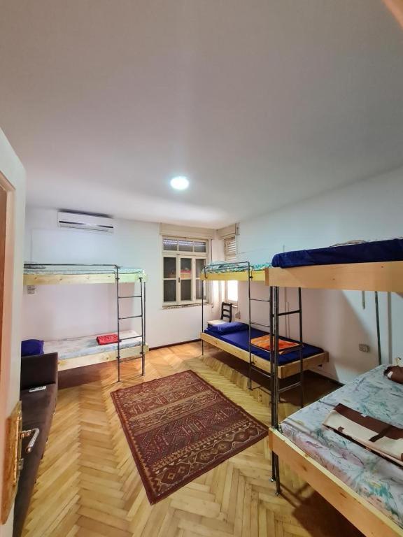 Milingona City Center Hostel Tirana Exterior photo